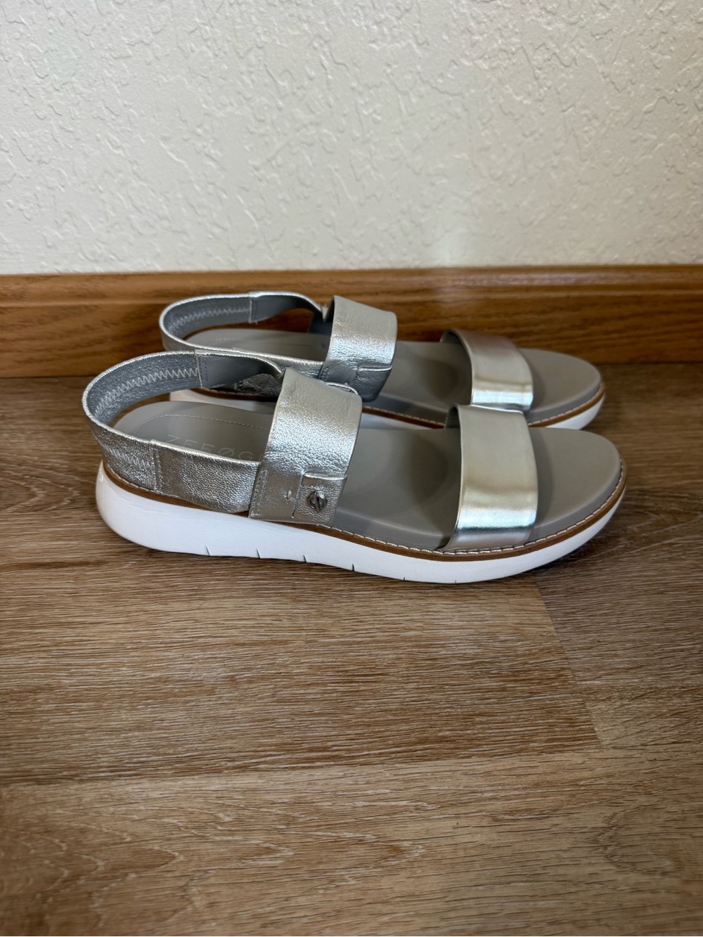 Cole Haan Zerogrand Women's Global Double Band Silver Leather Sandals Size 7.5